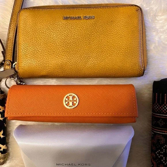 Bundled Wallets and Sunglasses Cases - Picture 3 of 7